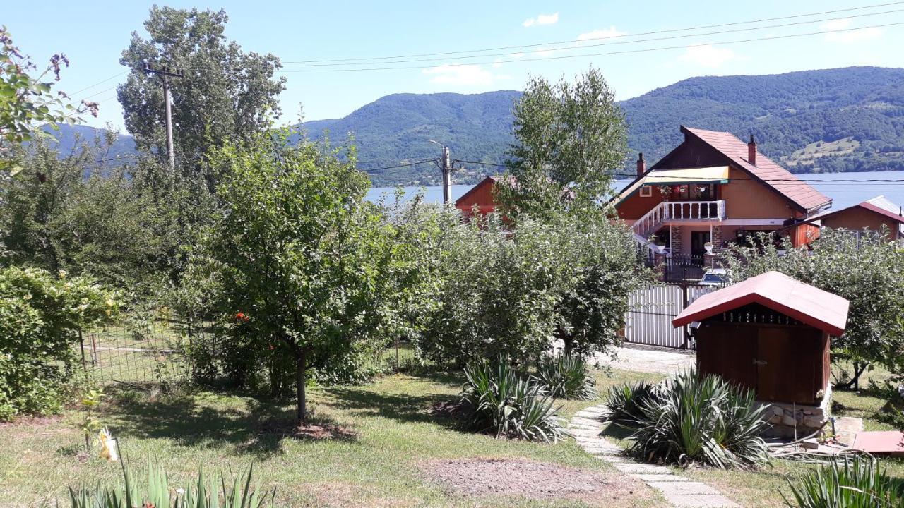 Villa Casa Melania Ieşelniţa Exterior foto